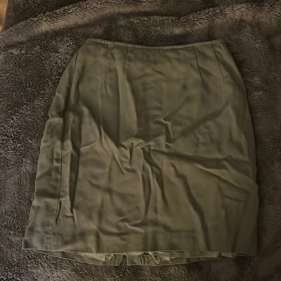 light forest green skirt, lined. - Picture 1 of 4